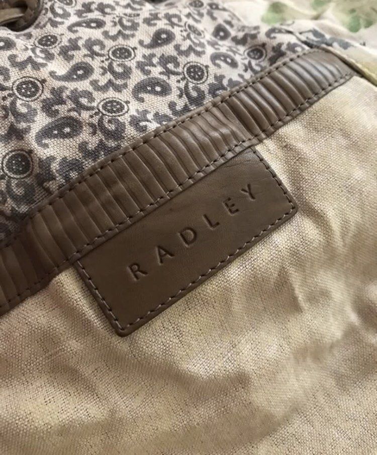 Radley patchwork (Category: Cross-body Bags) located in Putrajaya. Submitted by fadzi2707 (Listing ID 1459112401, Image 3). Description: .