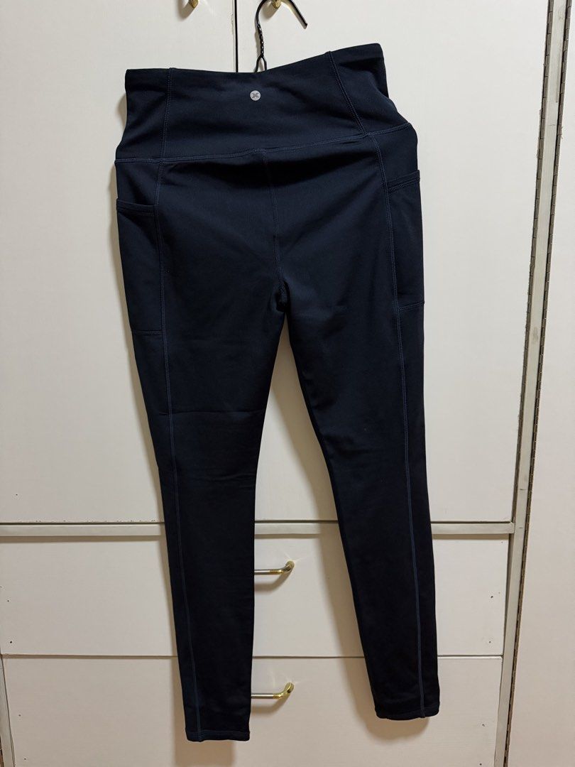RBX Pocket Leggings (Category: Activewear) located in Mexico. Submitted by kjoybernabe (Listing ID 1459178466, Image 1). Description: - RBX leggings for all fitness needs - Material: 88% Polyester, 12% Spandex - Features: Side pockets - Ideal for: Workouts, yoga and running RFS: Decluttering.