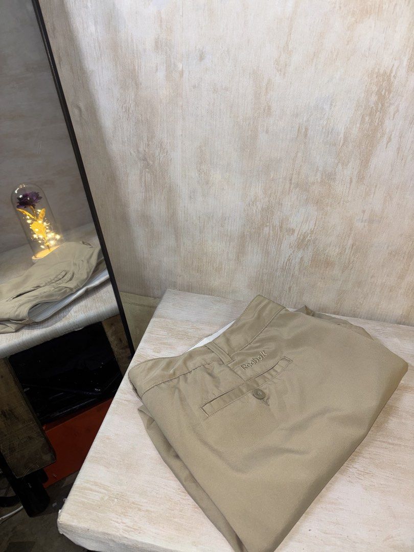 REEBOK GOLF SHORTS (Category: Shorts) located in Cabuyao City. Submitted by pormanation-thrift-store (Listing ID 1459102360, Image 3). Description: REEBOK GOLF SHORTS Condition: EXCELLENT Color rate: 9.5/10 Size: 42 Dimes: 42-44”Wx22.5”L Issue: NONE❌ Price: 550.