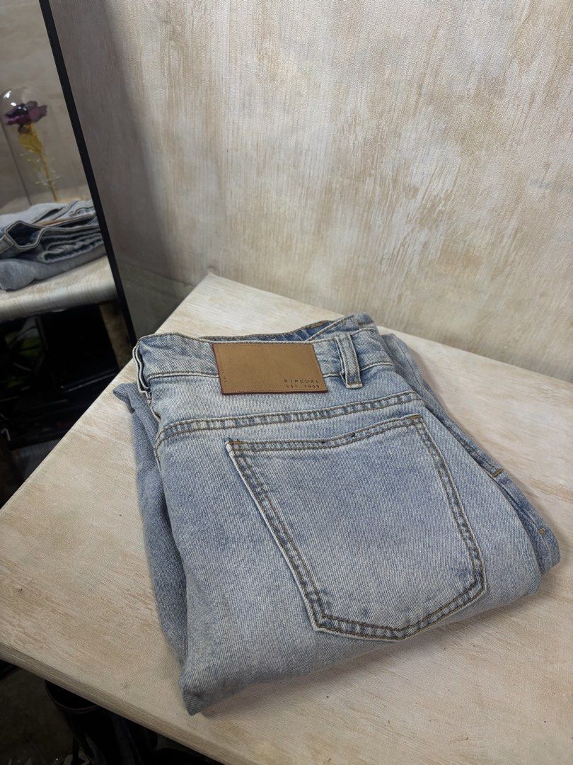 RIPCURL LIGHWASHED DENIM PANTS (Category: Jeans) located in Cabuyao City. Submitted by pormanation-thrift-store (Listing ID 1459091724, Image 3). Description: RIPCURL LIGHWASHED DENIM PANTS Condition: LIKE NEW Color rate: 10/10 (PWEDE SA MASELAN) Size: 32 Dimes: 32”Wx40.5”L Issue: NONE❌ Price: 1200.