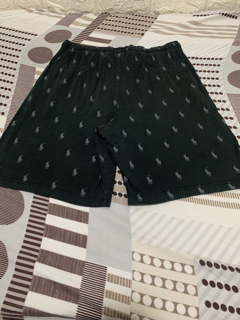 Rl sweatshort (Category: Shorts) located in Makati City. Submitted by sujpresko.thriftshop (Listing ID 1459127119, Image 3). Description: Rl sweatshort 250 Sz M 20inch/28-30 Makati loc Pm Meets or shipp jnt or lalamove.