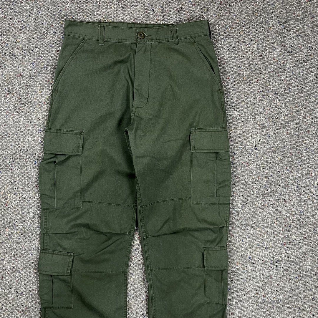 Rothco BDU Tactical Cargo Pants (Olive Green) (Category: Activewear) located in Zamboanga. Submitted by deconstrukt.fit (Listing ID 1459160353, Image 2). Description: Rothco BDU Tactical Cargo Pants (Olive Green) Classic 6-Pocket Layout Includes two deep front slash pockets, two button-down rear flap pockets, and two large pleated side cargo pockets with flap closures for secure storage. A timeless utilitarian piece perfect for rugged outdoor act