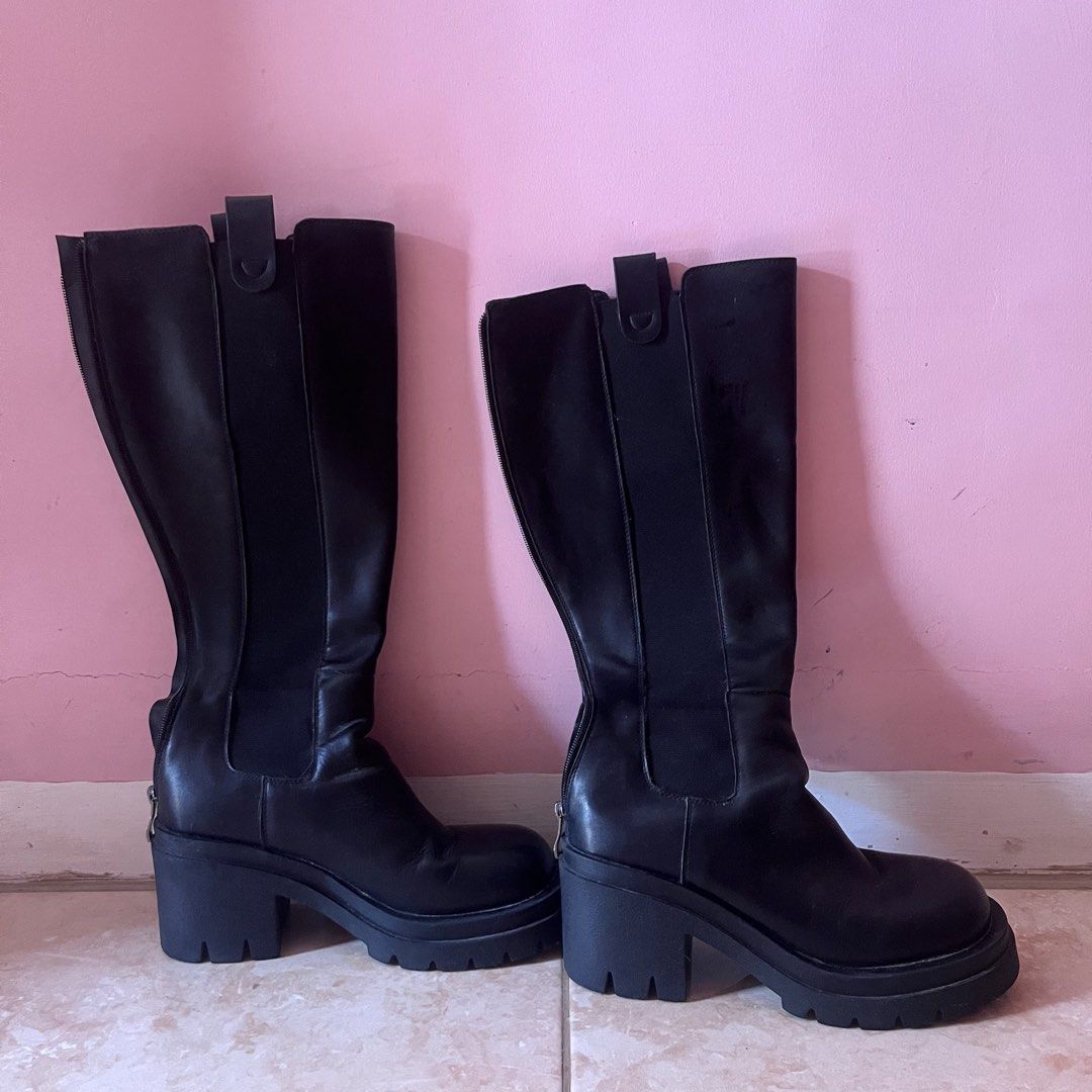 rush sale ! boots (no brand) (Category: Boots) located in Cavite. Submitted by chie_finds (Listing ID 1459149083, Image 2). Description: size 37 (fit na sakin sa 37) .
