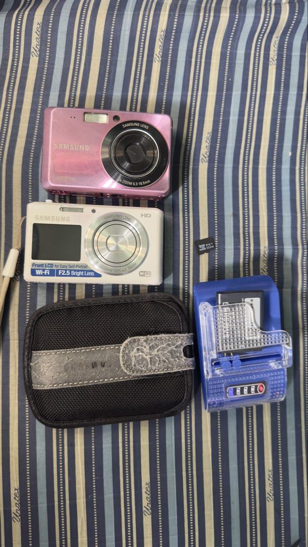 samsung Dv150F digicam— WHITE unit (Category: Cameras) located in Makati City. Submitted by ysleskaleeee (Listing ID 1459142420, Image 1). Description: —signs of usage —body cosmetic: 6/10 —LCD vignette — no functional flaw ✅working flash ✅working all buttons ✅working dual screen Inclu: -unit -battery -universal charger -card reader -untested digicam -pouch -512gb microsd NO HIDDEN FLAW, i can videocall sa messenger.