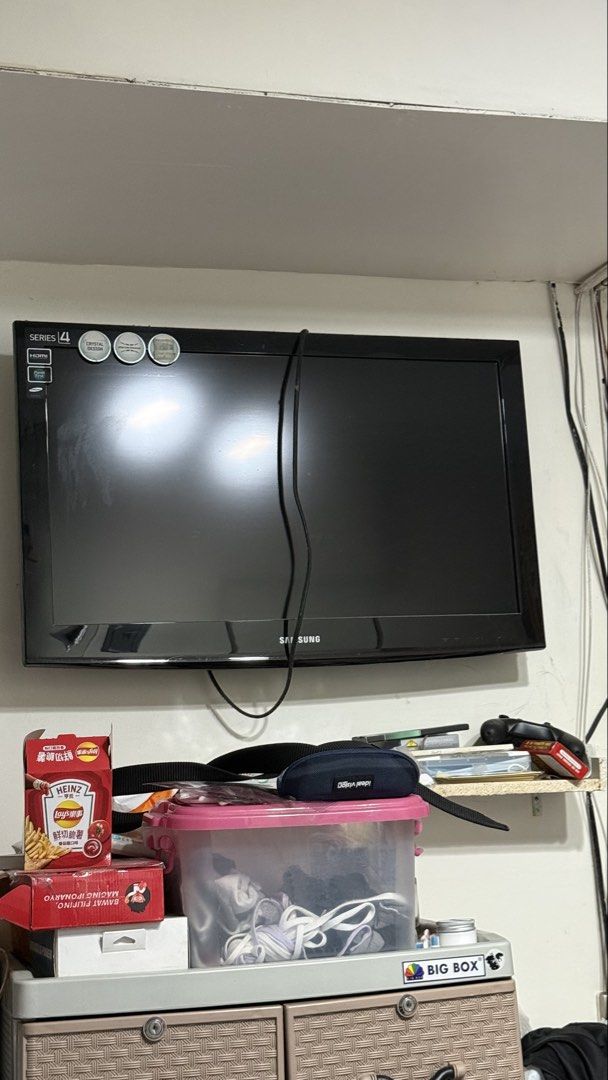 Samsung Series 4 Crystal Design TV (Category: TV) located in Caloocan City. Submitted by panda.paola (Listing ID 1459266392, Image 1). Description: - Samsung Series 4 TV - Crystal Design - HDMI input available - Currently wall-mounted - Sold as is.