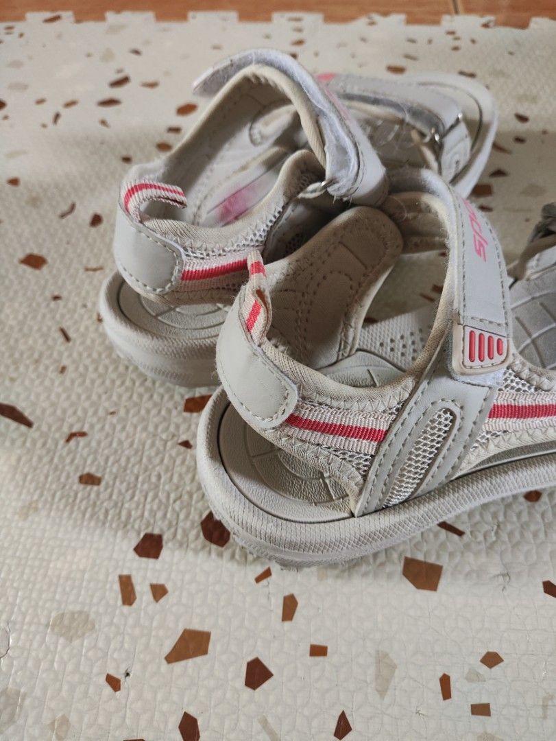 Sandals for Boys 💙 (Category: Babies & Kids Fashion) located in Taguig. Submitted by cleanupmomma (Listing ID 1459132726, Image 3). Description: Please take time to read ❤️ Lightweight velcro are intact measurement already posted ☺️ wyiwyg.