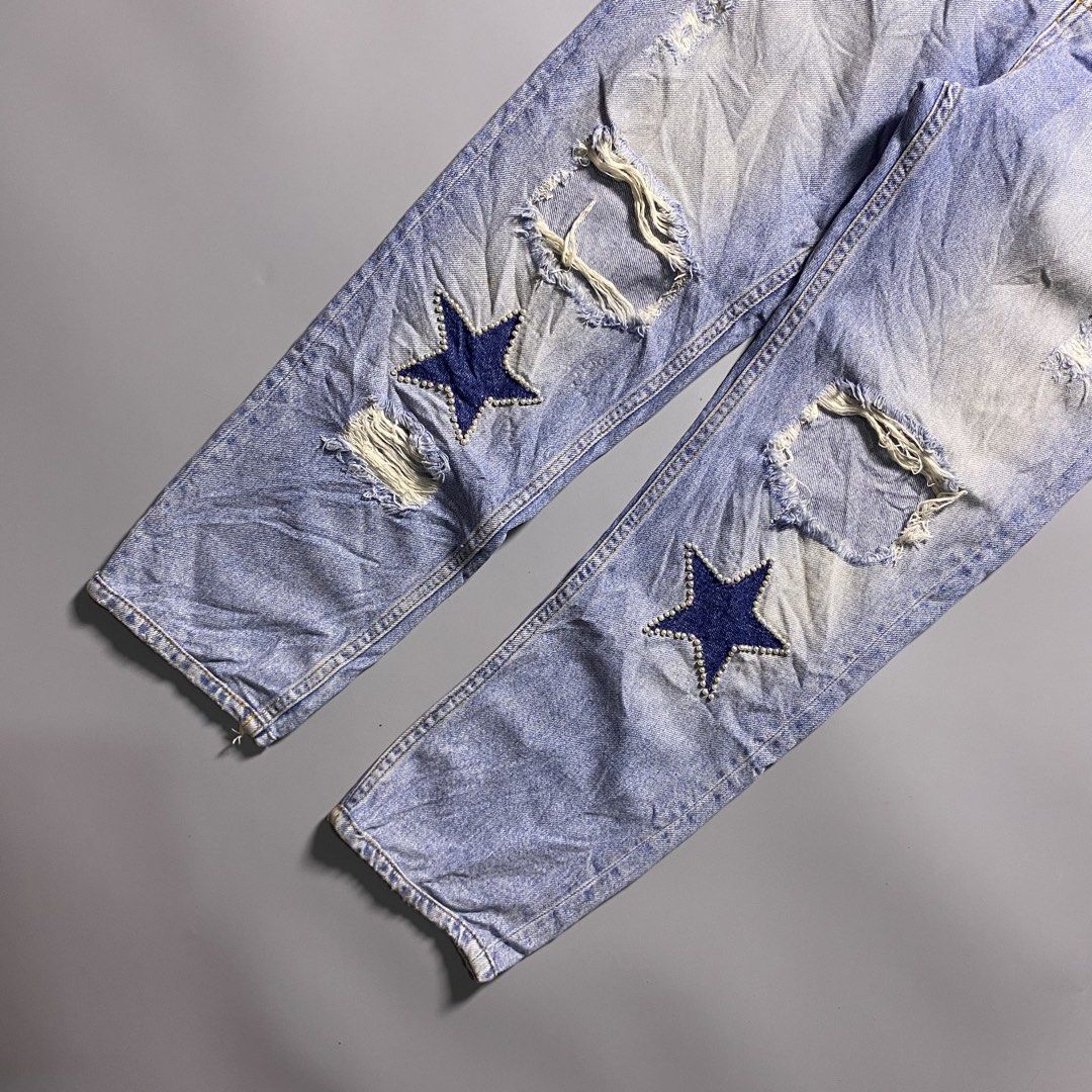Sandro Monaco Embellished Patch Straight Leg Jeans (Category: Jeans) located in Bacolod City. Submitted by quiarakazelxx (Listing ID 1459131857, Image 3). Description: Size: 38 on tag •fit to medium Waist: 26-27 Length: 36 Flaws: None •just a normal sign of wear only Pm for more details📩.