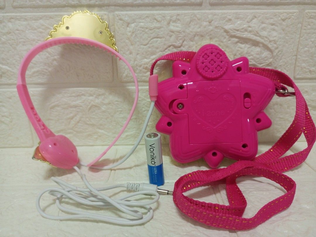 Secret Jouju Idol Headset Toy (Category: Headphones & Headsets) located in Quezon City. Submitted by mackylolz (Listing ID 1459246417, Image 2). Description: Secret Jouju Idol Headset Toy Working Light and Sound Battery - 3pcs AA (Not included) What you see is what u get Pls see pic for details.