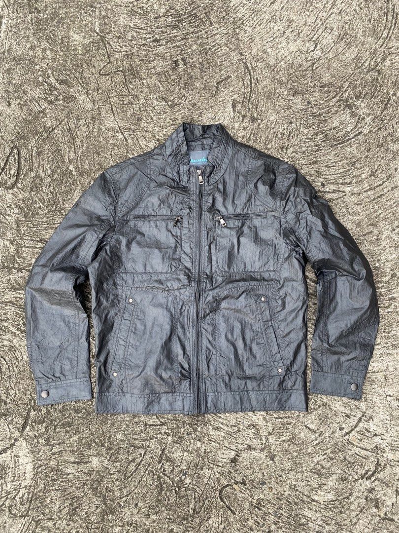 Senbor Bomber Jacket (Category: Coats, Jackets and Outerwear) located in Cavite. Submitted by grabanddeclutter (Listing ID 1459126832, Image 1). Description: Senbor jacket in dark grey (almost black) • Excellent as new condition. Pang porma, pang everyday, pang rides pede solid 💫 No issues! • Color rate 9.5/10 • Dimensions : W21 L25 • ₱450 + Shipping Fee • Location : Dasmarinas Cavite No COD gcash payment COD visa LBC only Plus shipping fee Jnt 