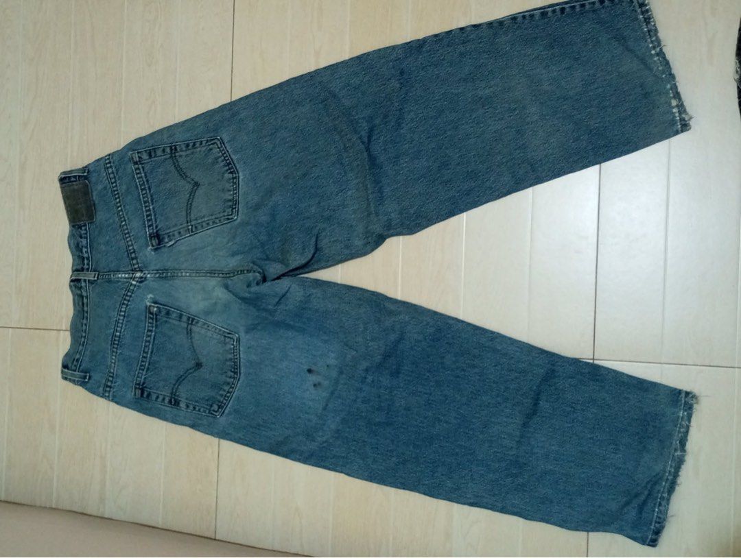 Silver tab baggy jeans (Category: Jeans) located in Manila. Submitted by epicforest_78284 (Listing ID 1459205162, Image 2). Description: - Classic blue denim jeans - Baggy fit, straight leg - Button and zip closure - Two front pockets, two back pockets - Frayed hem detail - Ideal for casual wear.