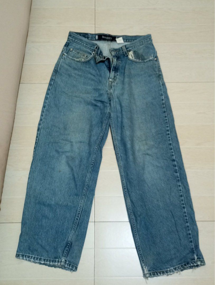 Silver tab baggy jeans (Category: Jeans) located in Manila. Submitted by epicforest_78284 (Listing ID 1459205162, Image 1). Description: - Classic blue denim jeans - Baggy fit, straight leg - Button and zip closure - Two front pockets, two back pockets - Frayed hem detail - Ideal for casual wear.