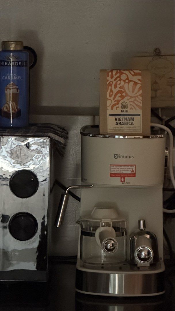 Simplus 5 Bar Espresso Machine Cream White (Category: Coffee Machines & Makers) located in Manila. Submitted by amuze (Listing ID 1459231015, Image 3). Description: - Only been used TWICE - ALL inclusions in the picture (slide 5) are included - FREE: 50g of Coffee beans (roasted) : ARABICA NOTE: I bought this for 2.5k + (just selling it for 1,500 DM ME FOR MORE QUESTIONS .