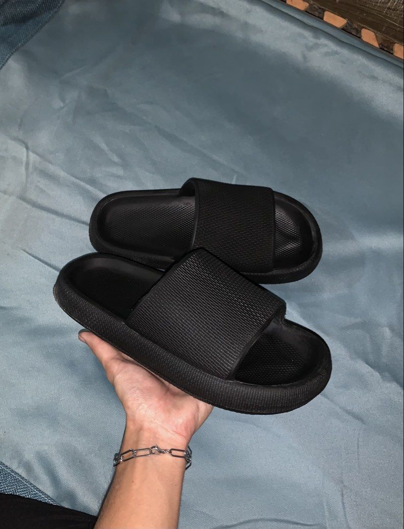 Slipper’s for men (Category: Slippers & Slides) located in Manila. Submitted by hoykitt (Listing ID 1459231187, Image 2). Description: bnew price nasa pic na.