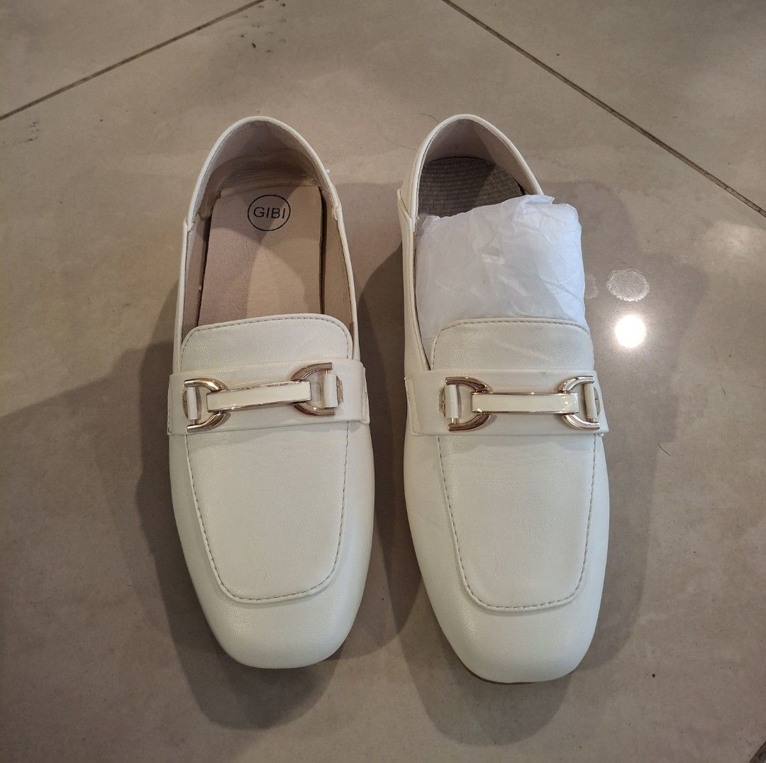 SM Store White Loafers Size 36 (Category: Loafers) located in Pasig City. Submitted by SKY100 (Listing ID 1459132355, Image 2). Description: - Brand: SM Store - Model: BT 7584 A1 - Type: White Loafers Very soft material - Size: 36 - Condition: Only used 1 time due to wrong size - Original Price: P1899.00 - Includes: Original Box.