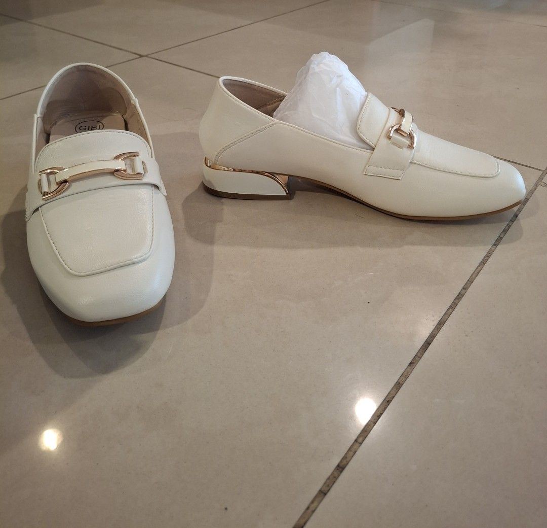 SM Store White Loafers Size 36 (Category: Loafers) located in Pasig City. Submitted by SKY100 (Listing ID 1459132355, Image 3). Description: - Brand: SM Store - Model: BT 7584 A1 - Type: White Loafers Very soft material - Size: 36 - Condition: Only used 1 time due to wrong size - Original Price: P1899.00 - Includes: Original Box.