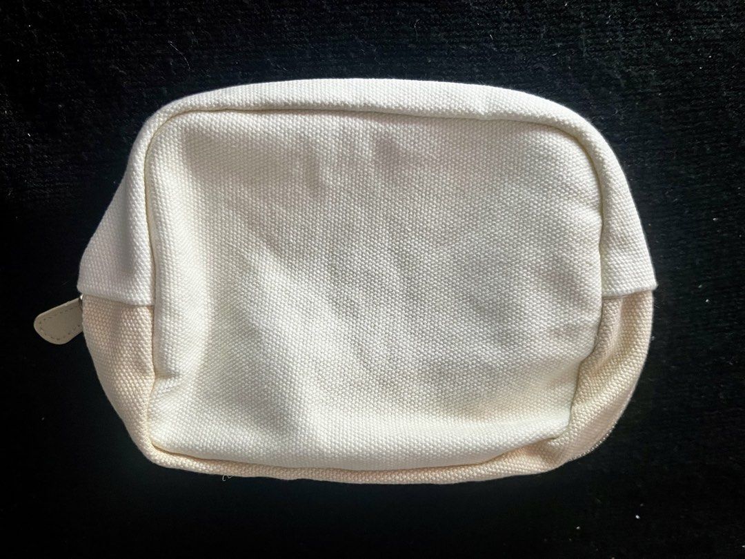 Snoopy Canvas Pouch (Category: Looking For) located in Valenzuela. Submitted by cherrysan_911 (Listing ID 1459177115, Image 2). Description: .