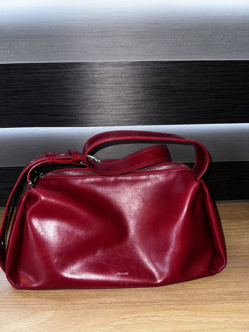 Square shoulder bag (Category: Shoulder Bags) located in Baguio. Submitted by zdrria (Listing ID 1459134839, Image 1). Description: - used twice - bought it in Korea - no flaws - needs cleaning only .