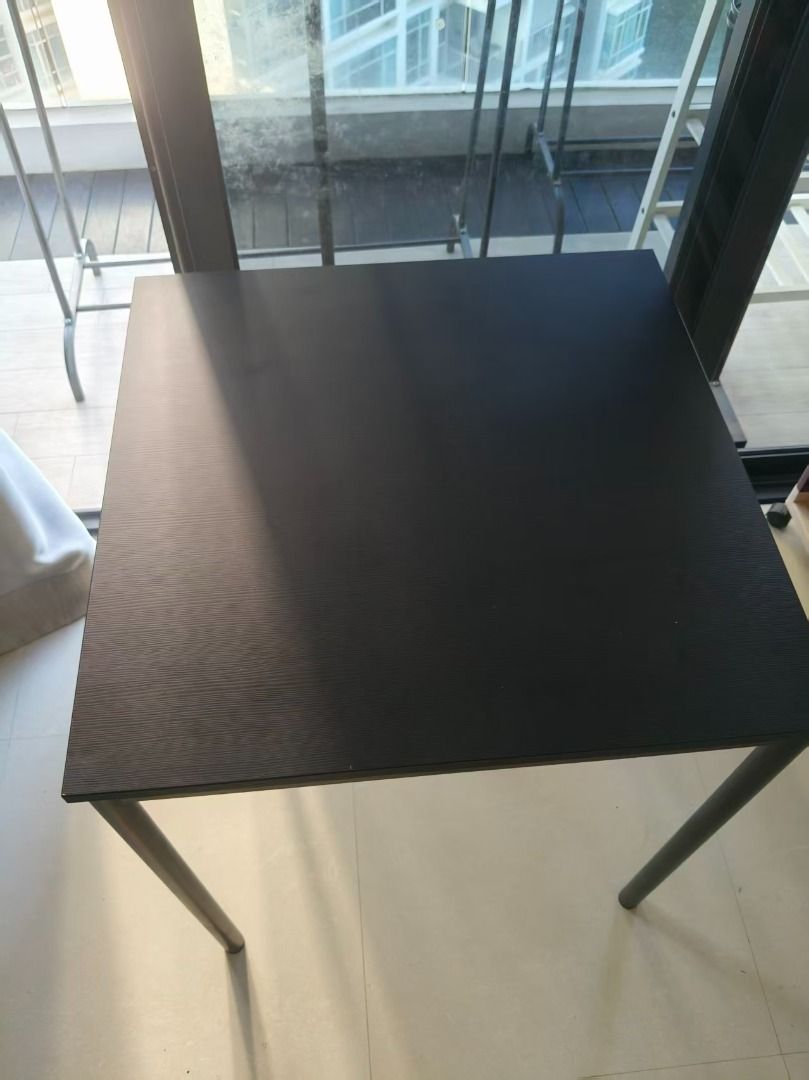 square table (Category: Tables & Sets) located in Singapore. Submitted by liveocean.128d0a (Listing ID 1459183059, Image 1). Description: .