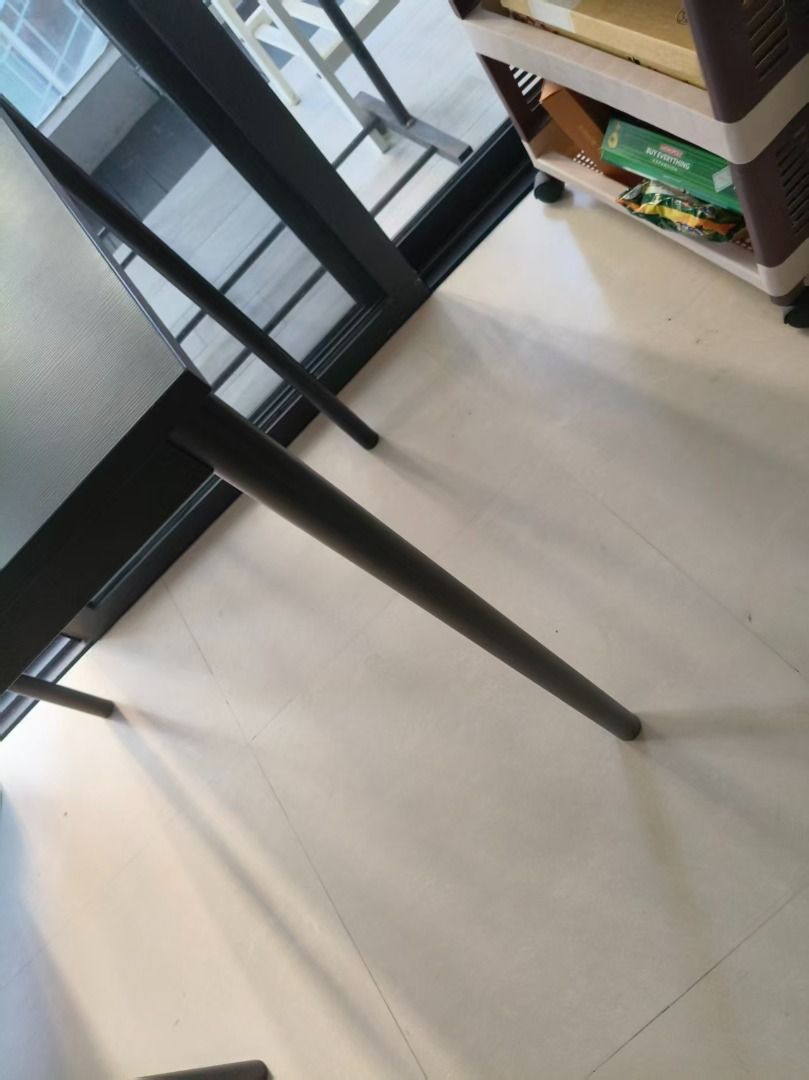 square table (Category: Tables & Sets) located in Singapore. Submitted by liveocean.128d0a (Listing ID 1459183059, Image 3). Description: .