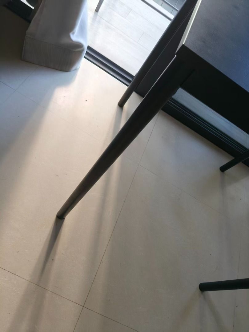 square table (Category: Tables & Sets) located in Singapore. Submitted by liveocean.128d0a (Listing ID 1459183059, Image 2). Description: .