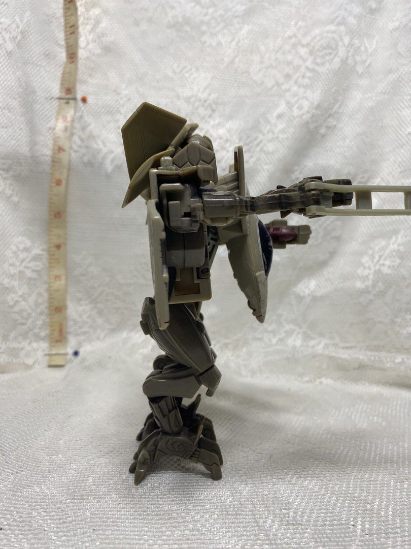 Starscream (Category: Action & Battle Toys) located in Angeles City. Submitted by noagrace (Listing ID 1459229903, Image 3). Description: Battle Blade Starscream action figure by Hasbro 2007 for the first live-action Transformers movie. Decepticon second-in-command who transforms into an F-22 Raptor jet. P550.