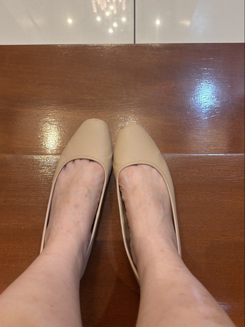 Steve Madden Beige Square Toe Ballet Flats (Category: Flats & Sandals) located in Malabon City. Submitted by sunsetskyy (Listing ID 1459180269, Image 3). Description: - Classic beige ballet flats by Steve Madden - Comfortable square toe design - Easy slip-on style for all-day wear - Versatile neutral color matches any outfit - Ideal for both work and casual occasions - A wardrobe essential.