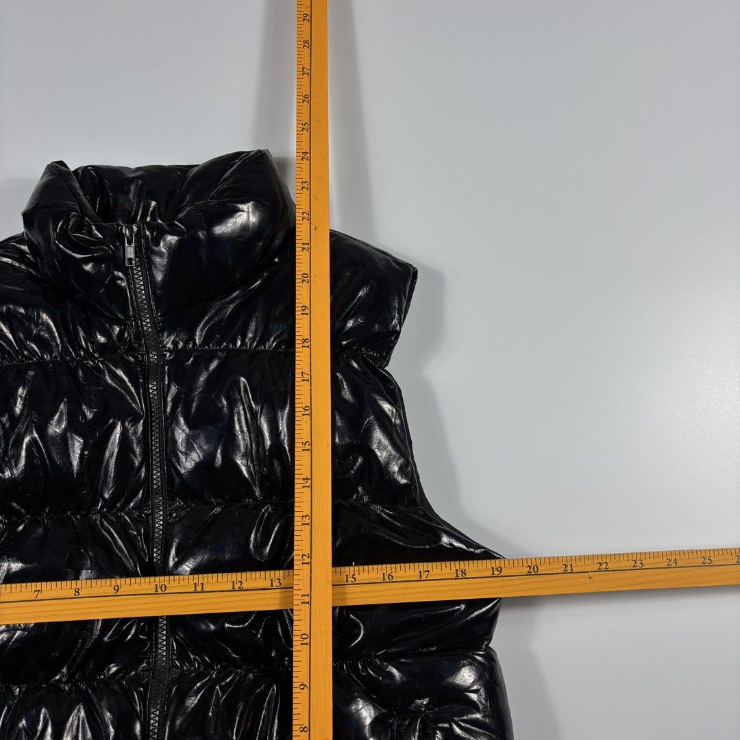 STEVE MADDEN BLACK LEATHER PUFFER VEST (Category: Coats, Jackets and Outerwear) located in Bulacan. Submitted by etolleneil (Listing ID 1459111564, Image 2). Description: Size: Best fit SMALL Dimes: SEE COMSEC. Color rate: 9/10 Issue: NONE.