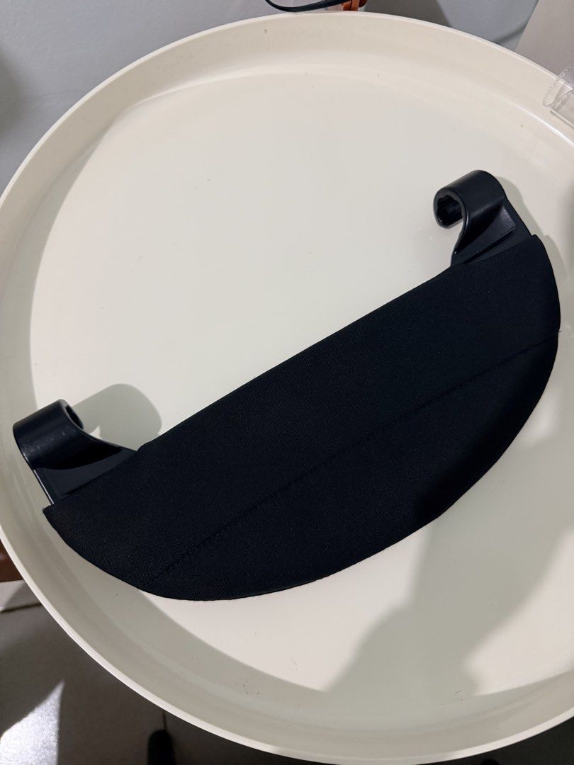 Stokke YOYO Leg Rest (Category: Strollers) located in Manila. Submitted by shishisheena (Listing ID 1459192019, Image 2). Description: - Stokke YOYO leg rest - Black fabric with black plastic connectors - Easy attachment to stroller frame - Provides extra comfort for little legs - Ideal for longer outings Item only No box Used less than a year .