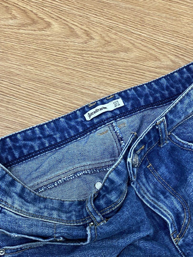 Stradivarious Blue Denim Highwaisted Shorts (Category: Shorts) located in Quezon City. Submitted by dcbys (Listing ID 1459239754, Image 2). Description: no issues unused W 36–37.