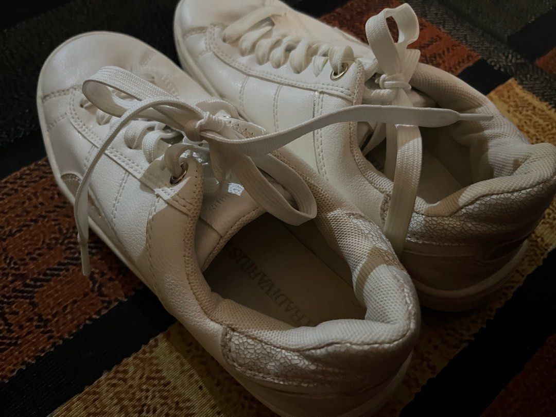 Stradivarius White Leather Lace-Up Sneakers (Category: Sneakers) located in Manila. Submitted by whims.closet (Listing ID 1459168069, Image 3). Description: - Classic white sneakers from Stradivarius - Simple and versatile design, pairs easily with any outfit - Secure lace-up closure - Brand name visible on inner sole - Ideal for everyday wear.