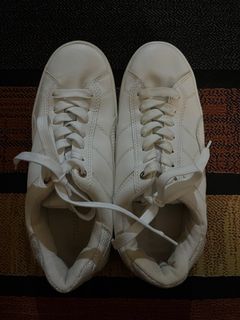 (Category: ) located in . Submitted by whims.closet (Listing ID 1459168069, Image 1). Description: .