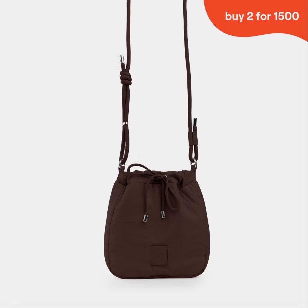 Straightforward Willow Sling / Crossbody Bag (Category: Cross-body Bags) located in Caloocan City. Submitted by lynaldeax (Listing ID 1459149547, Image 2). Description: Straightforward Willow Sling / Crossbody Bag CHESTNUT COLOR - Barely used - i prefer a bigger bag - No tastas / no issue - Everything intact - With 2 pocket inside - Clean inside / out bought this at Straightforward Sm san Lazaro at 2 for 1500 / 750 each.