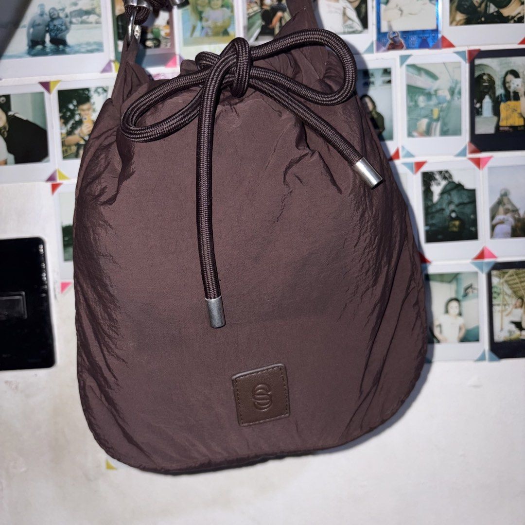 Straightforward Willow Sling / Crossbody Bag (Category: Cross-body Bags) located in Caloocan City. Submitted by lynaldeax (Listing ID 1459149547, Image 1). Description: Straightforward Willow Sling / Crossbody Bag CHESTNUT COLOR - Barely used - i prefer a bigger bag - No tastas / no issue - Everything intact - With 2 pocket inside - Clean inside / out bought this at Straightforward Sm san Lazaro at 2 for 1500 / 750 each.