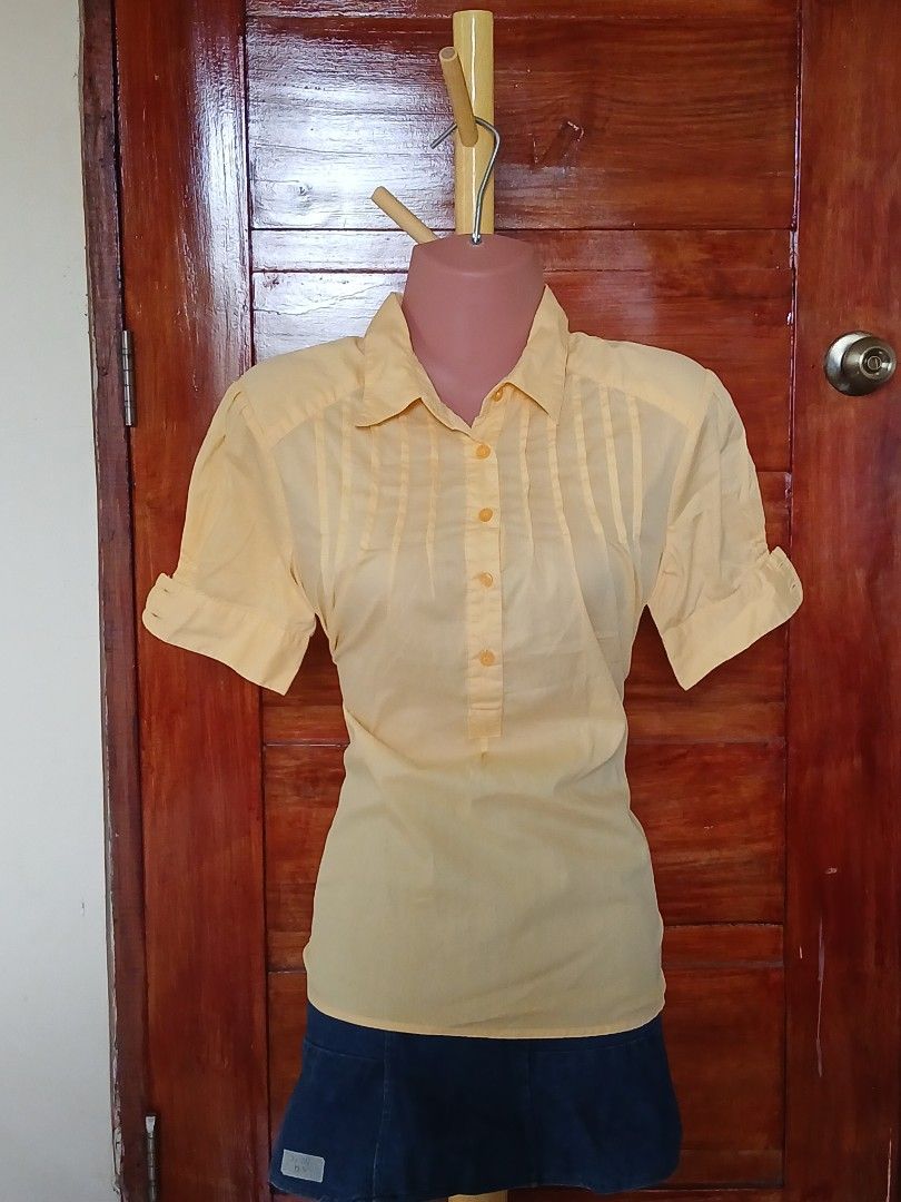 STRETCH Light Yellow Short-Sleeved Blouse (Category: Blouses) located in Angadanan. Submitted by thriftby.cla (Listing ID 1459217053, Image 1). Description: MEDIDA SIZING!!! Size: Large | 40 bust ~•~ 📍Angadanan, Isabela | Luzon Area.