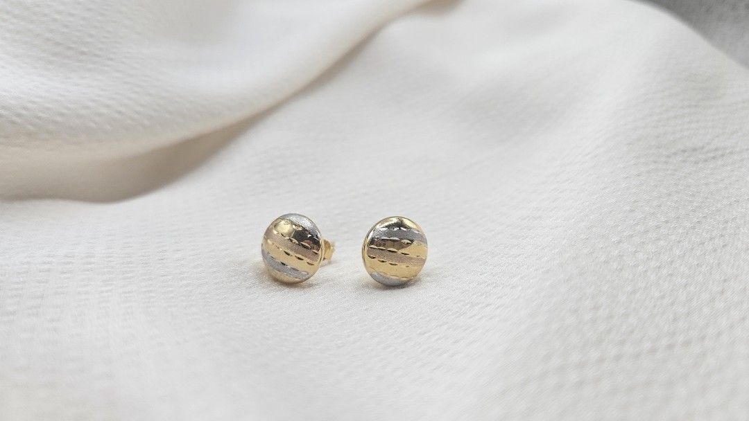 Stud gold earrings pawnable brand new (Category: Earrings) located in Manila. Submitted by maxessentials (Listing ID 1459205552, Image 2). Description: brand new 14k gold pawnable.