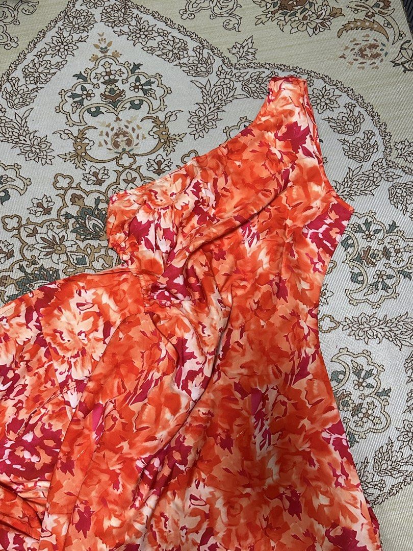 Summer Dress (Category: Dresses) located in Makati City. Submitted by honeybutter03 (Listing ID 1459246592, Image 3). Description: - like new, used twice for events - size: M-L.