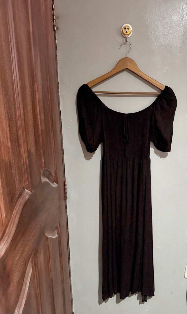 Sunnyside Clothing Dress (Category: Dresses) located in Pasay City. Submitted by lovedbyfrance (Listing ID 1459099521, Image 2). Description: New without tag.