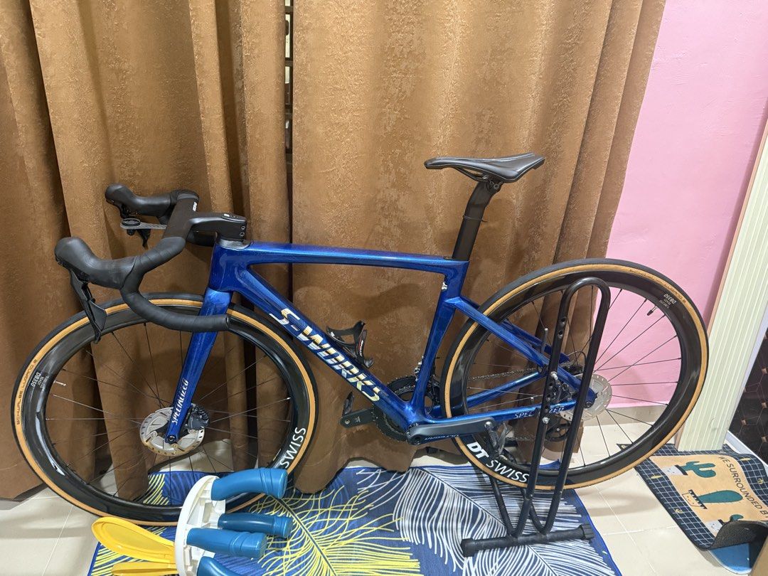 S-Work specialize (Category: Bicycles) located in Kuala Terengganu. Submitted by hazmin5273 (Listing ID 1459209711, Image 1). Description: ROAD BIKE SAIZ -S/M sesuai untuk rider 165cm ke bawah GROUP SET SHIMANO ULTEGRA DEPAN BELAKANG RIM CARBON .