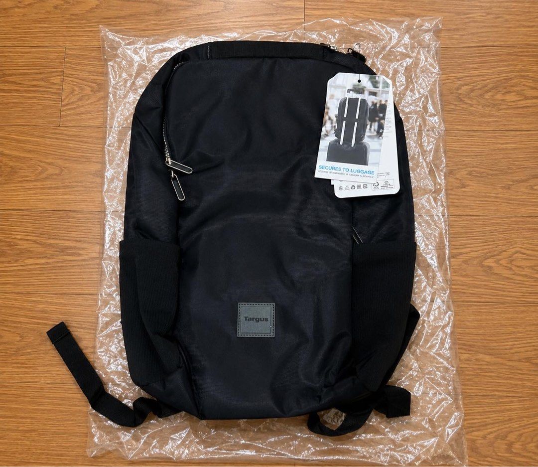 Targus Urban Essentials Backpack Black (Category: Backpacks) located in Pasig City. Submitted by frusciantenism (Listing ID 1459090697, Image 1). Description: - Black Targus Urban Essentials Backpack - Fits up to 15.6" (39.6cm) laptop - Luggage strap for easy travel - Ideal for daily commute or travel - Brand new, still in original packaging - Price is negotiable, just ask nicely RFS: Declutter.