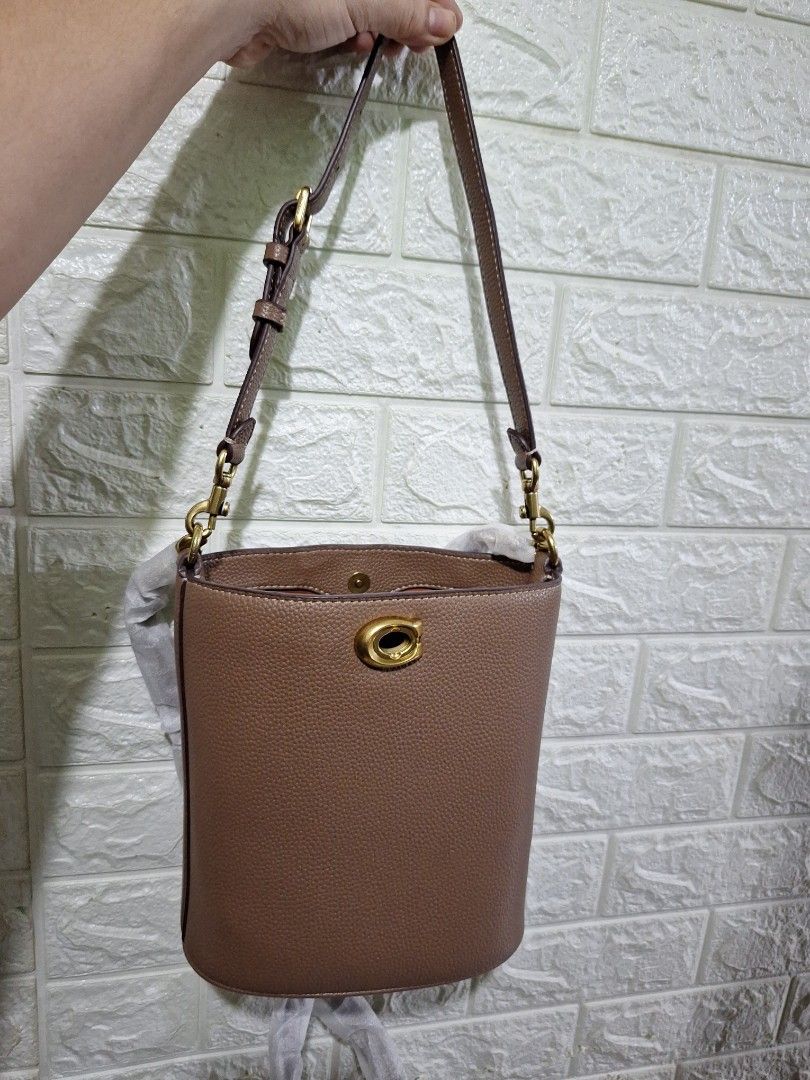 Taupe Leather Handbag with Gold Hardware (Category: Luxury Bags & Wallets) located in Manila. Submitted by bagelyaniellen (Listing ID 1459097279, Image 1). Description: - Taupe leather handbag - Secure turn-lock closure with elegant gold hardware - Four protective feet on the base - Minor scuffs visible on the bottom edge - Stylish chain strap detail - Ideal size for carrying everyday essentials.