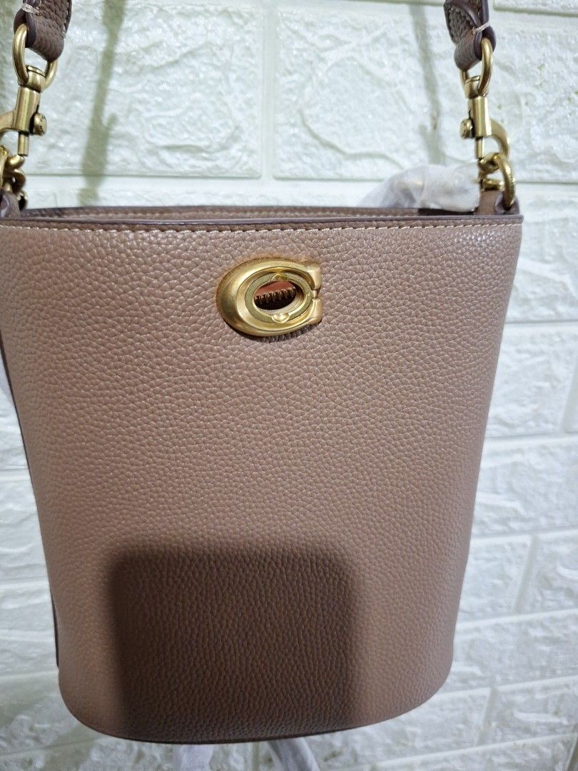 Taupe Leather Handbag with Gold Hardware (Category: Luxury Bags & Wallets) located in Manila. Submitted by bagelyaniellen (Listing ID 1459097279, Image 2). Description: - Taupe leather handbag - Secure turn-lock closure with elegant gold hardware - Four protective feet on the base - Minor scuffs visible on the bottom edge - Stylish chain strap detail - Ideal size for carrying everyday essentials.