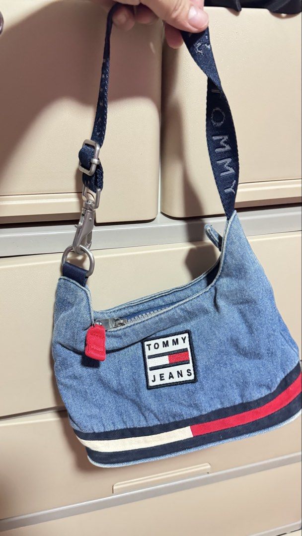 Tommy Hilfiger Jeans Tote Bag (Category: Tote Bags) located in Manila. Submitted by ririkah (Listing ID 1459091387, Image 1). Description: Lightly used Original.
