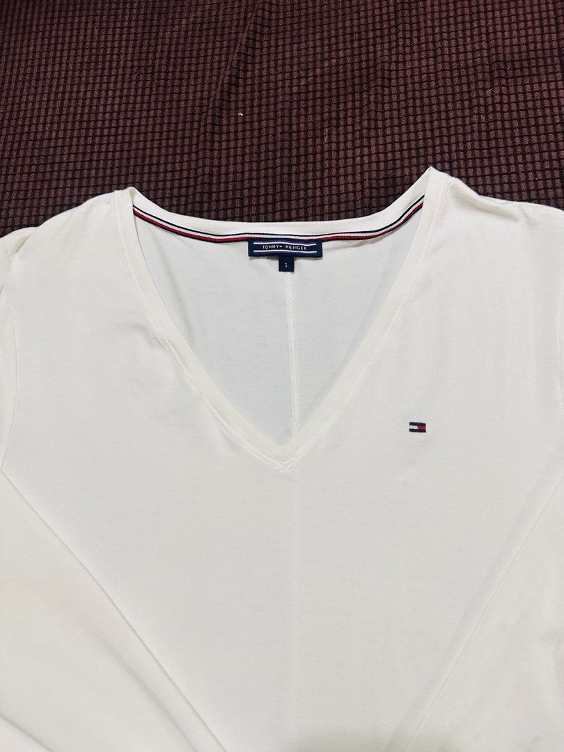Tommy Hilfiger White V-Neck Long Sleeve (Category: Longsleeves) located in Manila. Submitted by oja02 (Listing ID 1459261932, Image 3). Description: Tommy Hilfiger Longsleeve V-neck Color: White Size: Small on tag but can fit up to XL Unisex Brand New. Never worn Super nice in actual Loc: Manila.