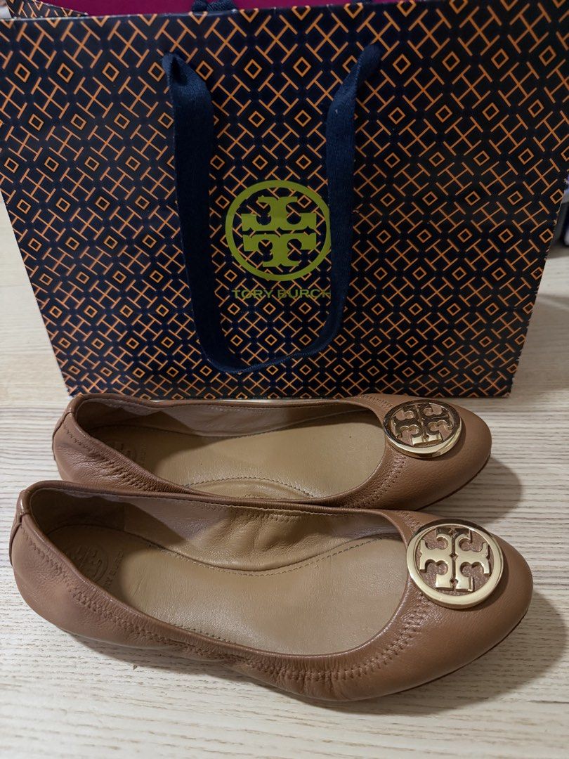 Tory Burch Ballet Flat (Category: Flats & Sandals) located in Quezon City. Submitted by Aringggg (Listing ID 1459249109, Image 3). Description: Hindi masyado na gamit. - Brand: Tory Burch - Style: Ballet flat - Color: Tan - Size: US 7 - Features: Iconic Tory Burch logo hardware - Includes: Original Tory Burch paper bag.