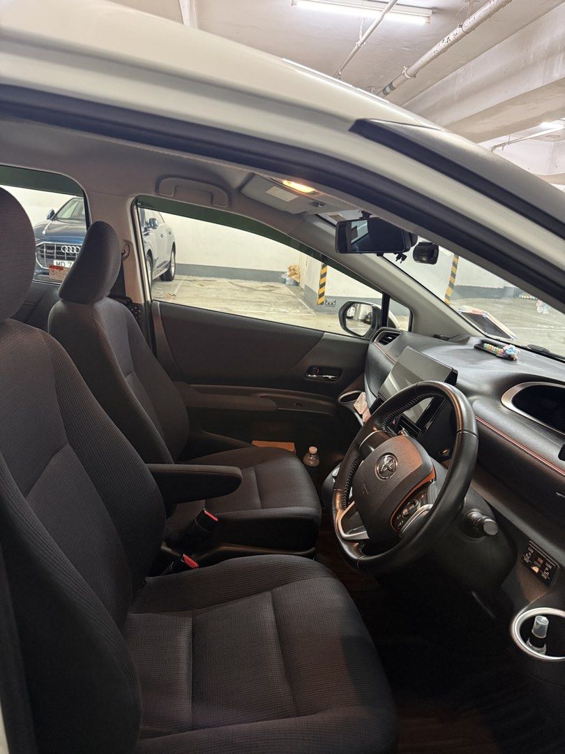 Toyota Sienta 1.5 G 7-Seater (A) （分類：車輛放售）位於 Hong Kong。 由 jacqueline_0705 提交（商品編號 1456124566，圖片 3）。簡介： 行貨、免匙啟動、搖控雙電門、長泊室內停車場、免維修直板、新換車機、錄影後拍鏡 + IROAD cam。