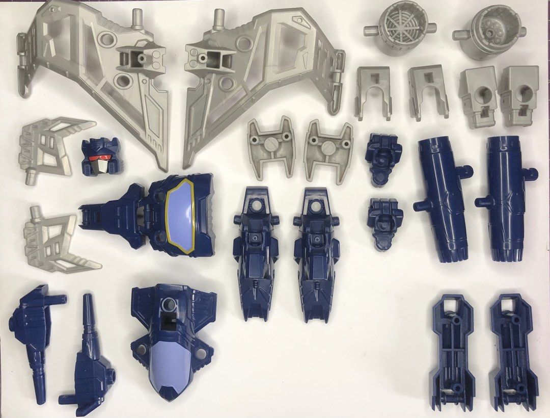 Transformers Construct Bots: Elite Class Soundwave (Category: Action & Battle Toys) located in Marikina City. Submitted by aj12thekid (Listing ID 1459153053, Image 3). Description: Transformers Construct Bots: Elite Class Soundwave PRICE: ₱600 INFO: = Box is in okay condition = Complete Parts = Comes with original instructions LOC: Marikina City MOP: GCash or GoTyme.
