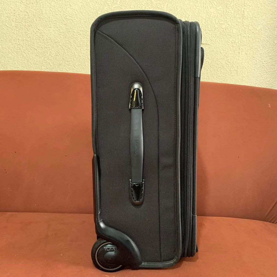 TUMI LUGGAGE (Category: Luxury Bags & Wallets) located in Claveria. Submitted by jhunaceeeeee (Listing ID 1459104003, Image 3). Description: 💯Authentic Sign of use No major flaw Plus shipping fee.