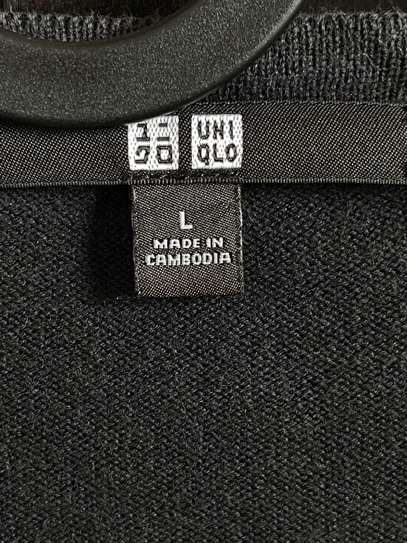 Uniqlo Black Cardigan (Category: Coats, Jackets and Outerwear) located in Mandaluyong City. Submitted by lovxlle (Listing ID 1459152094, Image 2). Description: - Uniqlo Black Cardigan - Size on tag: L -Price negotiable Shipping fee will be shouldered by buyer Rfs: decluttering MOP: Gcash or Bank Transfer MOD: Lalamove or GrabExpress.