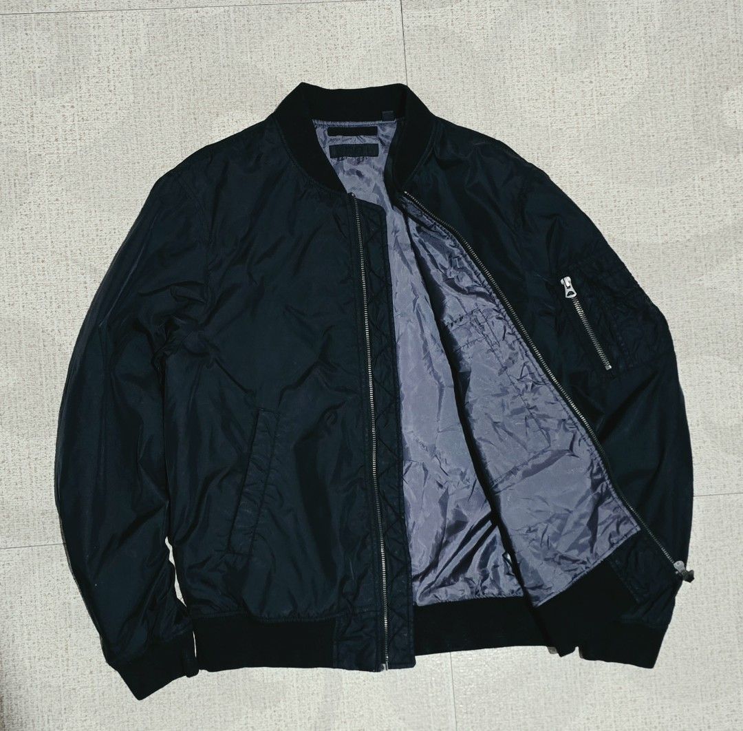 Uniqlo Bomber Jacket MA-1 style (Category: Coats, Jackets and Outerwear) located in El Nido. Submitted by marco.tandoc (Listing ID 1459145581, Image 2). Description: size: Medium width: 21 length: 25 no issue.