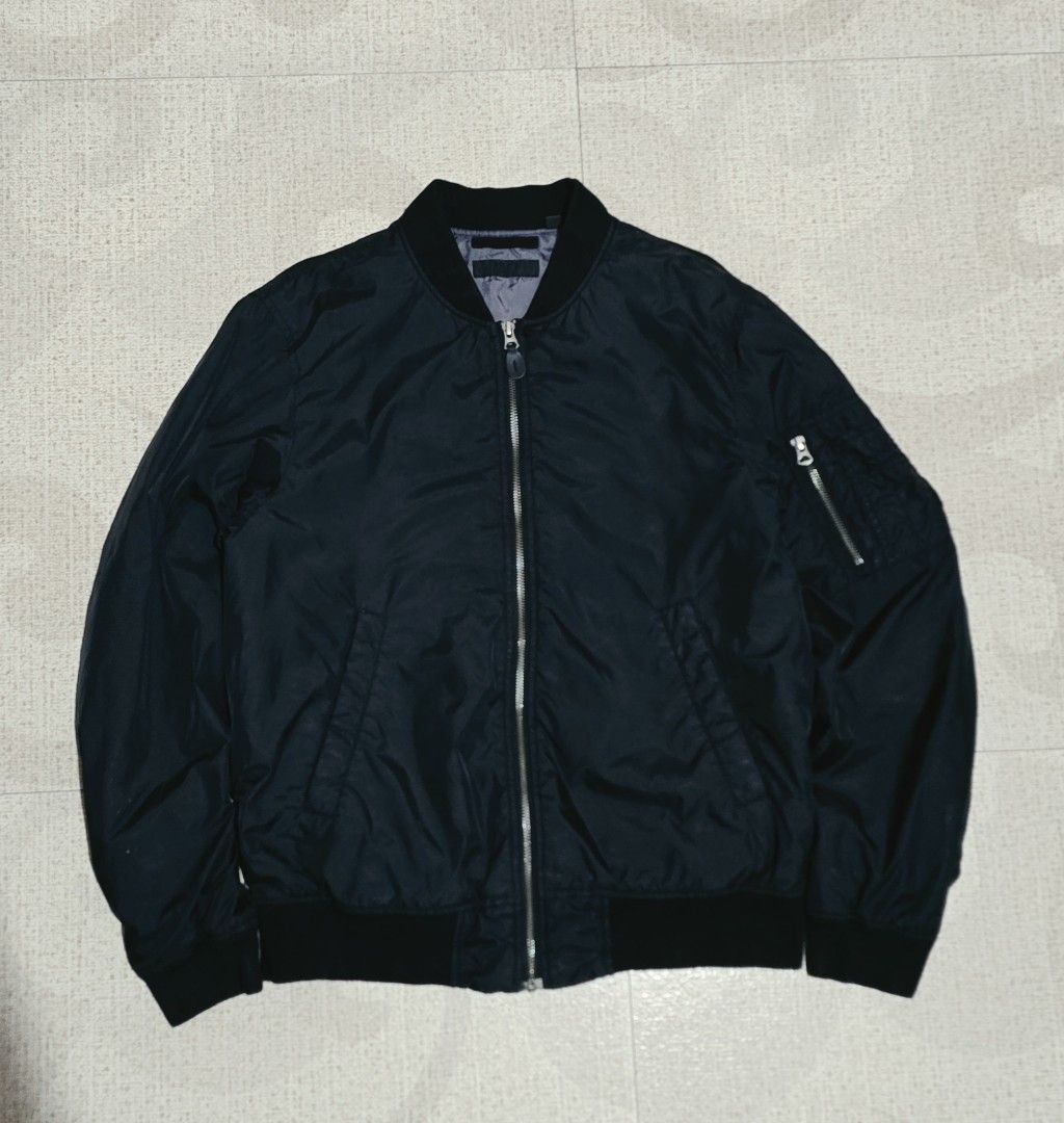 Uniqlo Bomber Jacket MA-1 style (Category: Coats, Jackets and Outerwear) located in El Nido. Submitted by marco.tandoc (Listing ID 1459145581, Image 1). Description: size: Medium width: 21 length: 25 no issue.